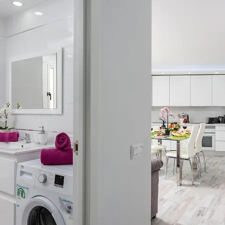 10d. Enchanting In Americas Apartment